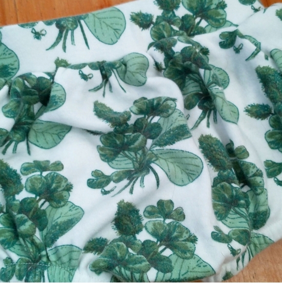 Kate Quinn Clover Bouquet Bloomers and hat 6-12 - Picture 6 of 6